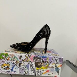 Enzo Angiolini Black/Gold Suede Pumps